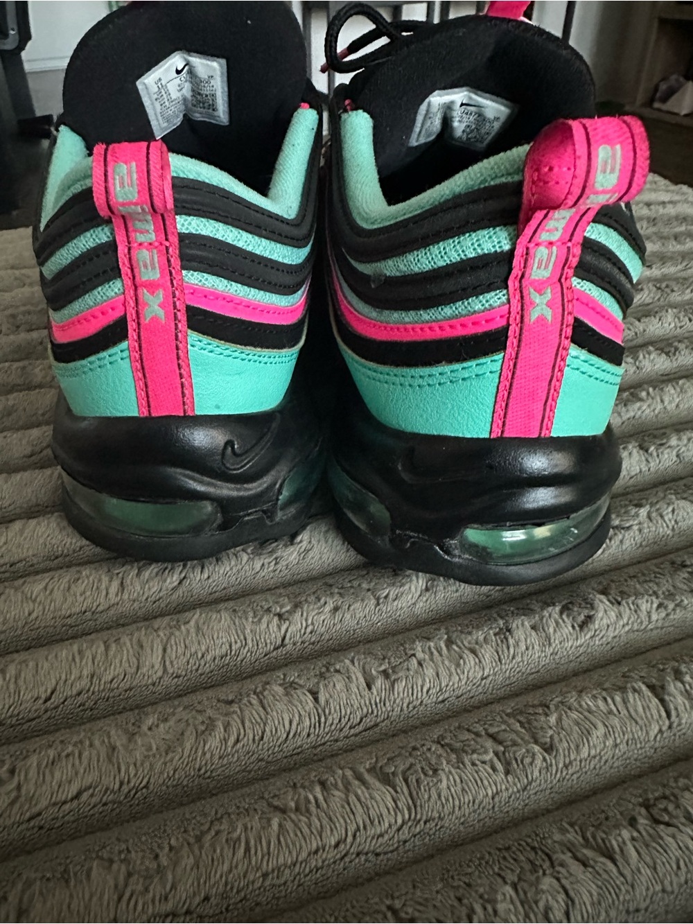 Men’s Nike Air Max sneakers - Picture 3 of 10
